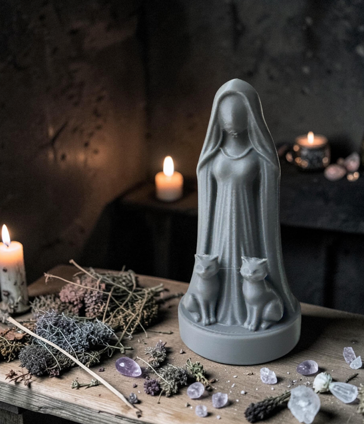 Freya Totem Statue - Witch Altar Figure - 3 or 5 Inches Tall - 77mm