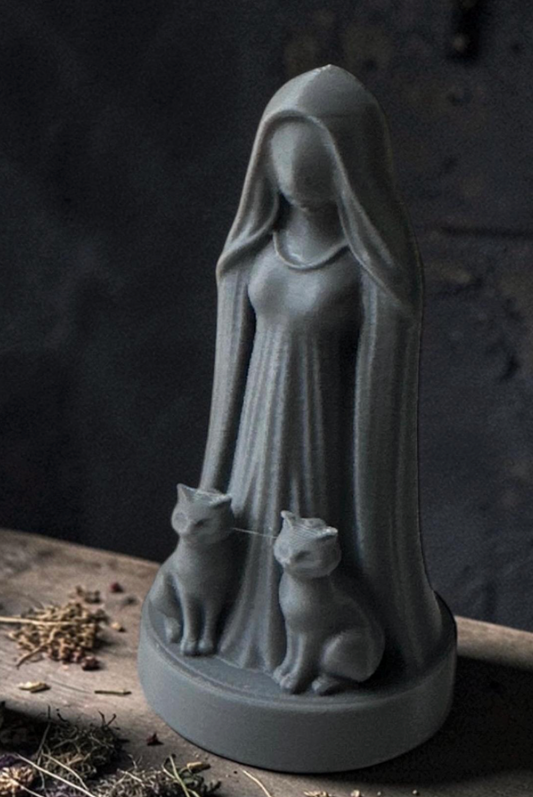 Freya Totem Statue - Witch Altar Figure - 3 or 5 Inches Tall - 77mm